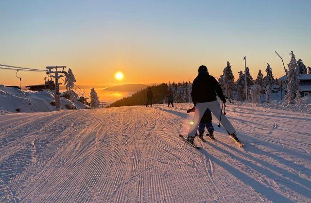 Skidakning soluppgang c58254f5da89128fb802dc39362732e9